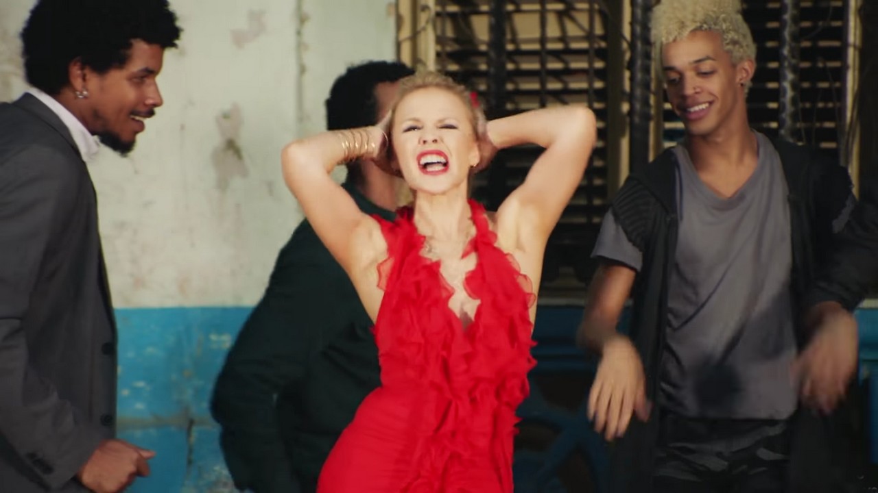 Kylie Minogue signera-t-elle le tube de l'été avec "Stop Me From Falling" ?